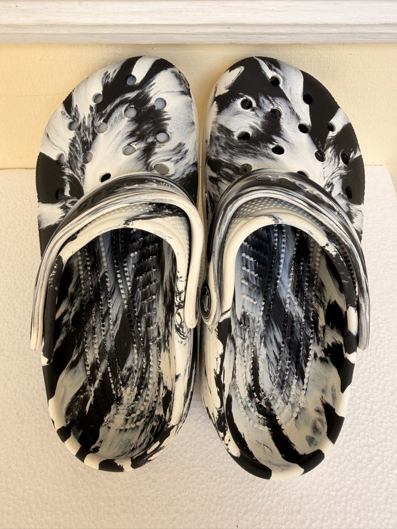 Crocs J1 Classic Clog Black White Marble (Category: Babies & Kids Fashion) located in Manila. Submitted by dashcash (Listing ID 1467150820, Image 1). Description: - Brand: Crocs - Style: Classic Clog (Black and White Marbled) - Condition: Pre-owned with some sole wear and scuffing from past use - Perfect for daily casual wear and ultimate comfort.