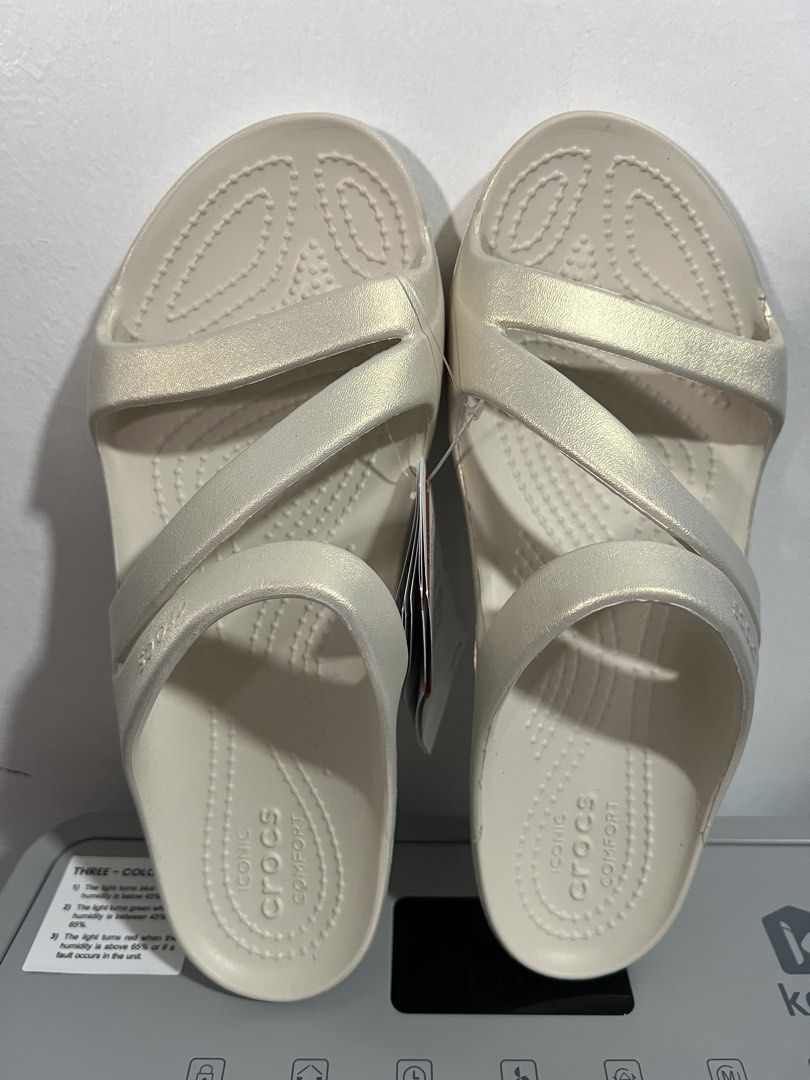 CROCS KADEE II SHIMMER SANDAL SIZE 7 (Category: Sandals) located in Baguio. Submitted by kyrawang22 (Listing ID 1467165654, Image 1). Description: .