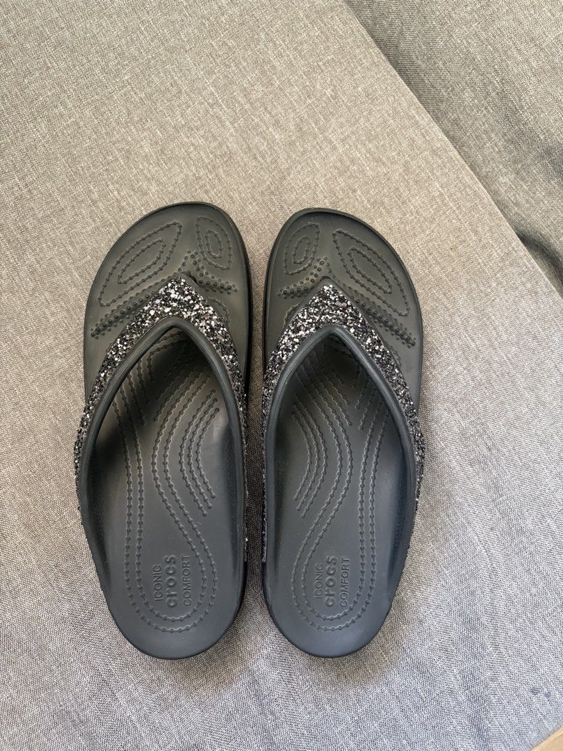 Crocs Slippers (Category: Slippers & Slides) located in Apalit. Submitted by minimaliztcloset (Listing ID 1466971994, Image 1). Description: .