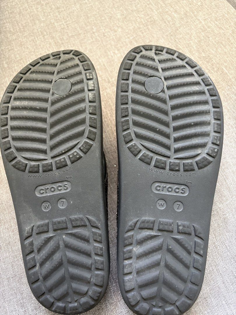 Crocs Slippers (Category: Slippers & Slides) located in Apalit. Submitted by minimaliztcloset (Listing ID 1466971994, Image 3). Description: .