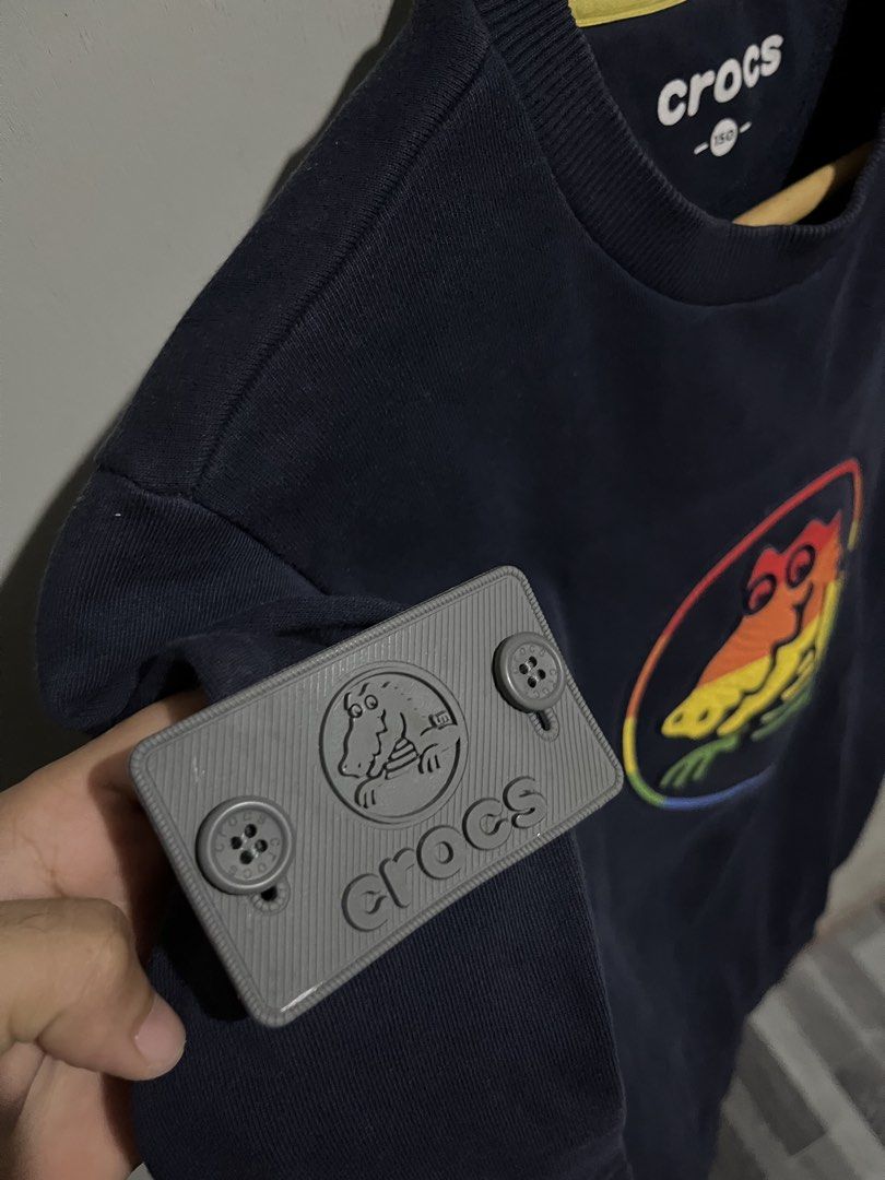Crocs Sweater (Category: Coats, Jackets and Outerwear) located in Bacolod City. Submitted by jem111111 (Listing ID 1467106587, Image 2). Description: Excellent Condition No issue Original Size small to medium dimension 19x24 Embossed logo.