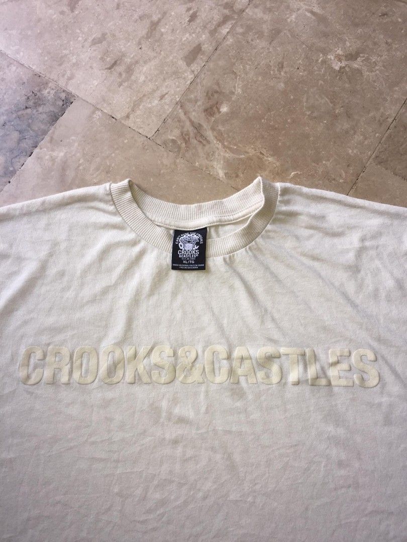 Crooks & castles Crewneck xl Tshirt (Category: Tshirts & Polo Shirts ) located in Naga. Submitted by bonethugz1822 (Listing ID 1467040775, Image 3). Description: Verygood condition No issue need wash only xl 450+sf.
