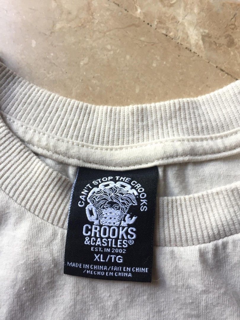 Crooks & castles Crewneck xl Tshirt (Category: Tshirts & Polo Shirts ) located in Naga. Submitted by bonethugz1822 (Listing ID 1467040775, Image 2). Description: Verygood condition No issue need wash only xl 450+sf.