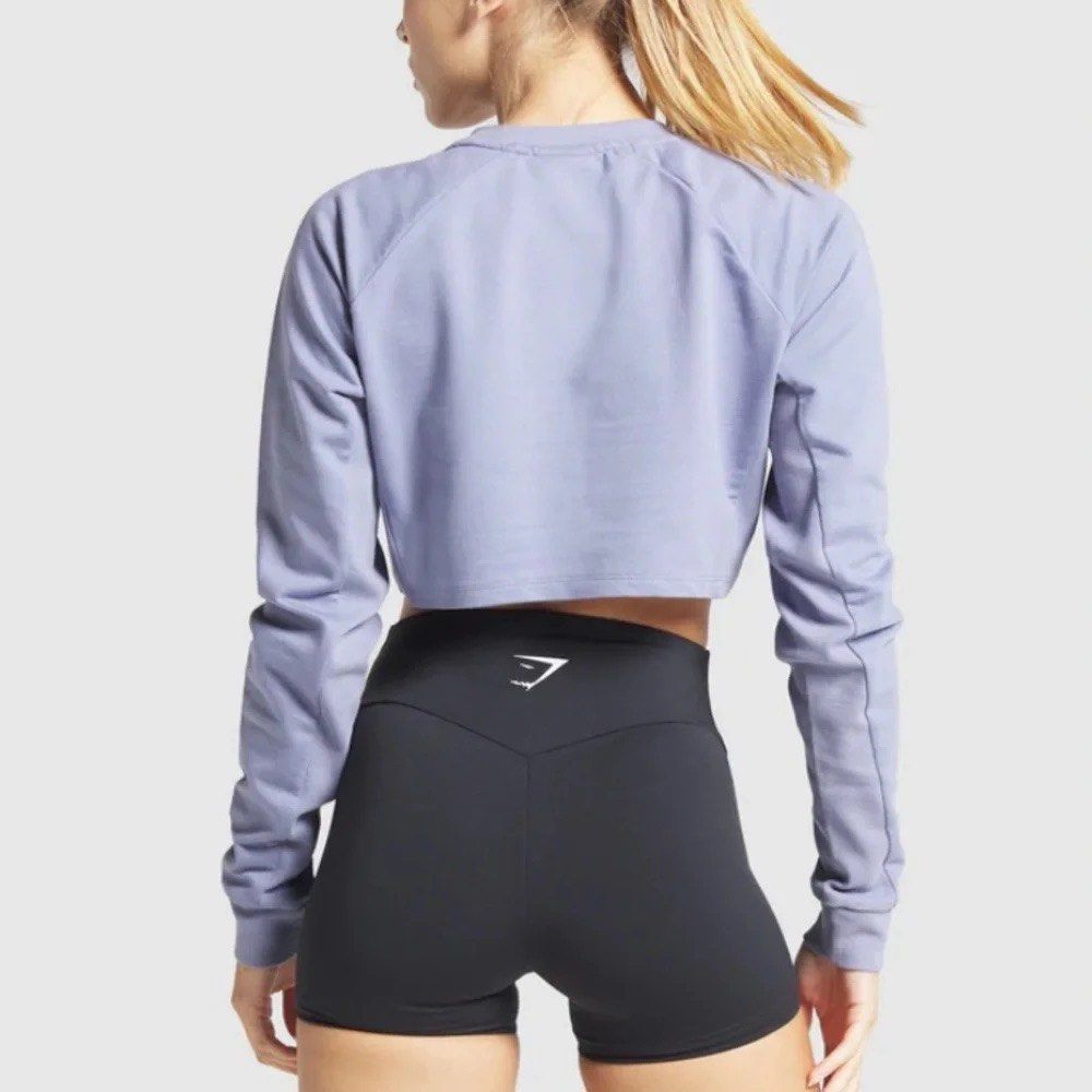 Cropped jacket (Category: Activewear) located in Manila. Submitted by ricadawn (Listing ID 1467091373, Image 2). Description: Medium on tag Excellent Condition.