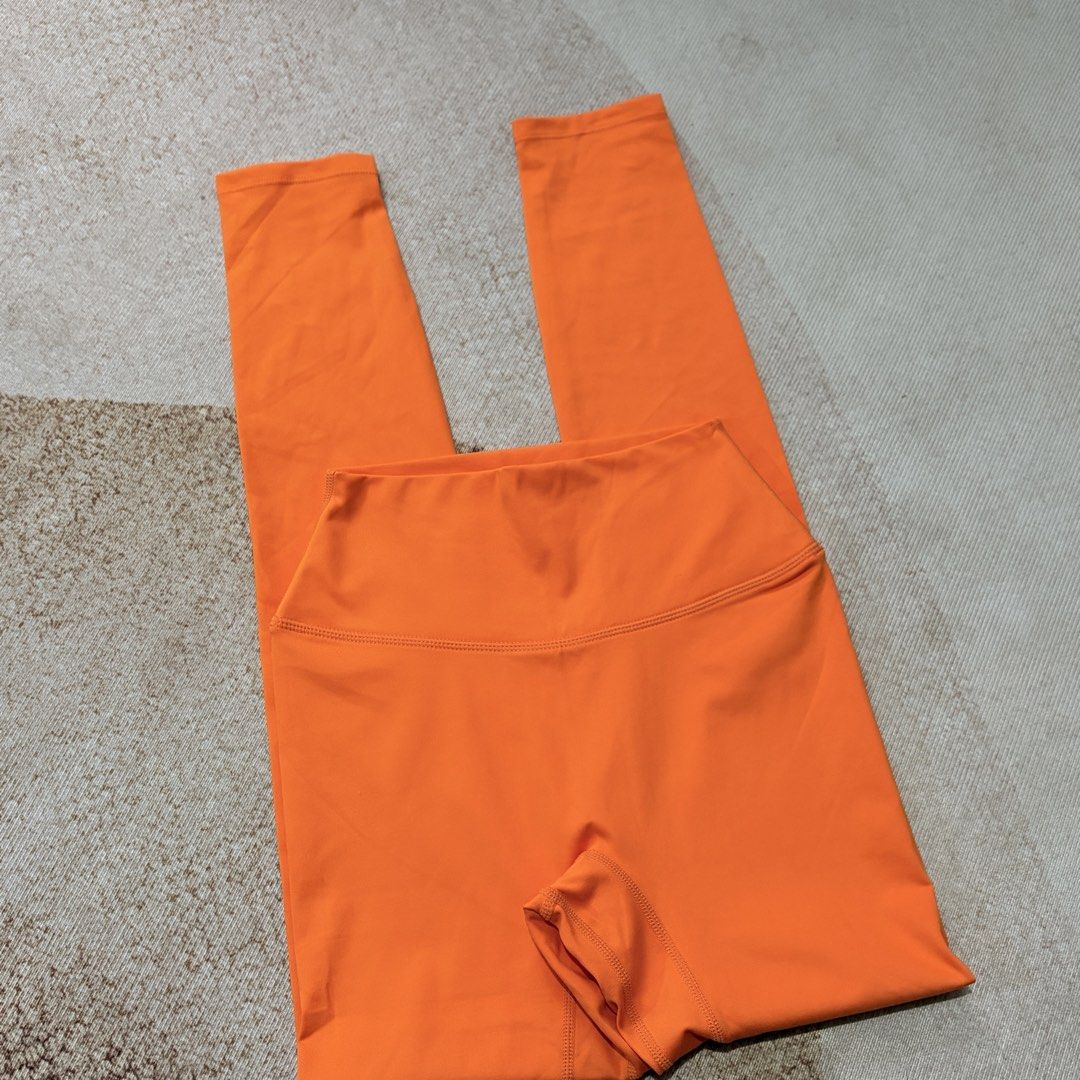 CSB LEGGINGS (Category: Activewear) located in Manila. Submitted by justin.jeyeneyshop (Listing ID 1467141255, Image 2). Description: CSB SMALL (20-27/35).