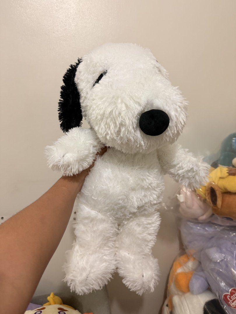 Cute huggable Peanuts snoopy plush toy (Category: Plushies & Soft Toys) located in Quezon City. Submitted by cookiecreammm (Listing ID 1467163374, Image 1). Description: .