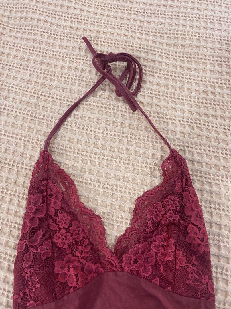 CUTE RED TANK TOP (Category: Sleeveless) located in Manila. Submitted by ysabaw (Listing ID 1466978530, Image 2). Description: cousin bought from local brand (not sure) best fits small.
