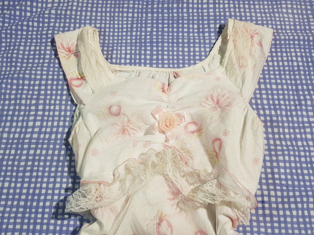Cute Top (Category: Sleeveless) located in San Fernando. Submitted by lei_apparel (Listing ID 1467138365, Image 2). Description: Cute Soft Pink Top Size: small-med.
