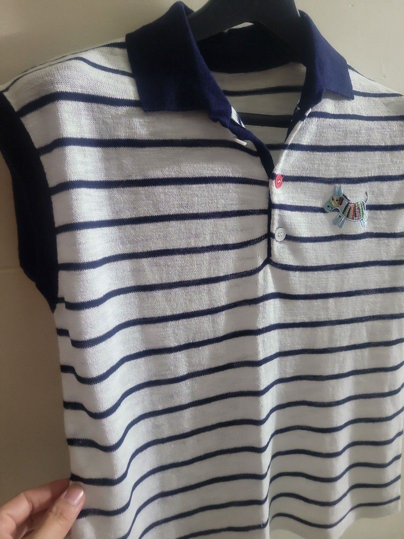 Cute Top. As new (Category: Blouses) located in Los Banos. Submitted by lopecruz (Listing ID 1467088906, Image 2). Description: armpit: 19" length: 20" like new, no flaws M-L.