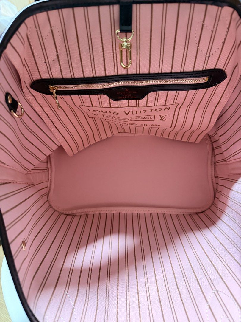 Damier Neverfull MM in Pink (Category: Luxury Bags & Wallets) located in Quezon City. Submitted by musthaveluxe (Listing ID 1467138271, Image 3). Description: In good condition MM size Searchable datecode.