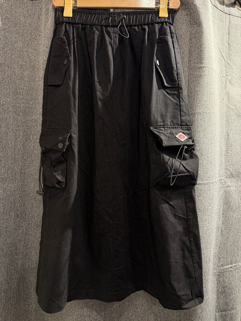 Danton - Cotton Cargo Skirt (Category: Skirts) located in Makati City. Submitted by dailypickups_ (Listing ID 1467130956, Image 1). Description: Size: 28-30 Waist Excellent condition Material: 100% Cotton.