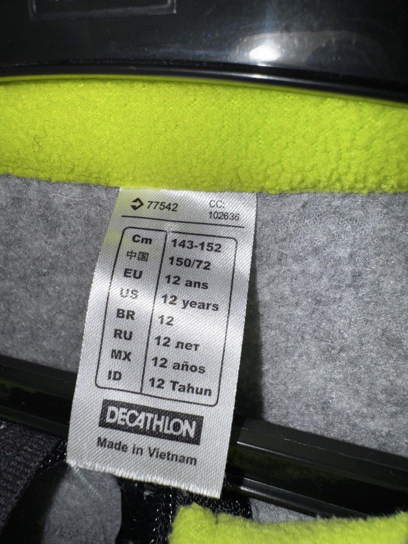 Decathlon Gray Jacket Kids (Category: Babies & Kids Fashion) located in Quezon City. Submitted by coolmomma (Listing ID 1467112605, Image 3). Description: Good condition see size on tag.