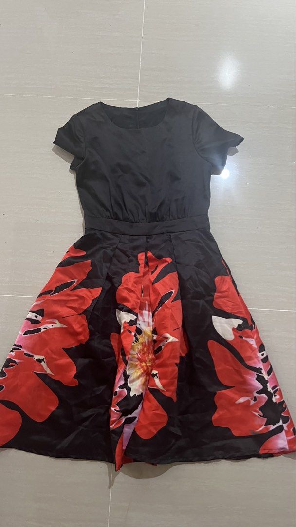 Decluttering (Category: Dresses) located in Caloocan City. Submitted by mikhacastillo_ (Listing ID 1467106842, Image 3). Description: Details stated sa picture. Pwede po tawad hehe.