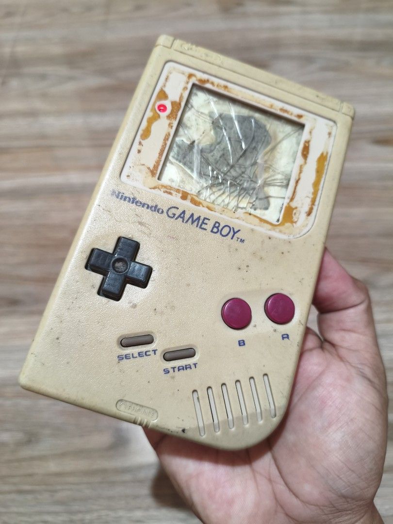 Defective Gameboy DMG (Category: Nintendo) located in Solano. Submitted by zaelshop (Listing ID 1466899661, Image 2). Description: DEFECTIVE GAMEBOY DMG-01 GOOD FOR PROJECT/RESTORATION LCD ISSUE, NAG OON SIYA FREE BATTERY INCLUDED PM IF INTERESTED.
