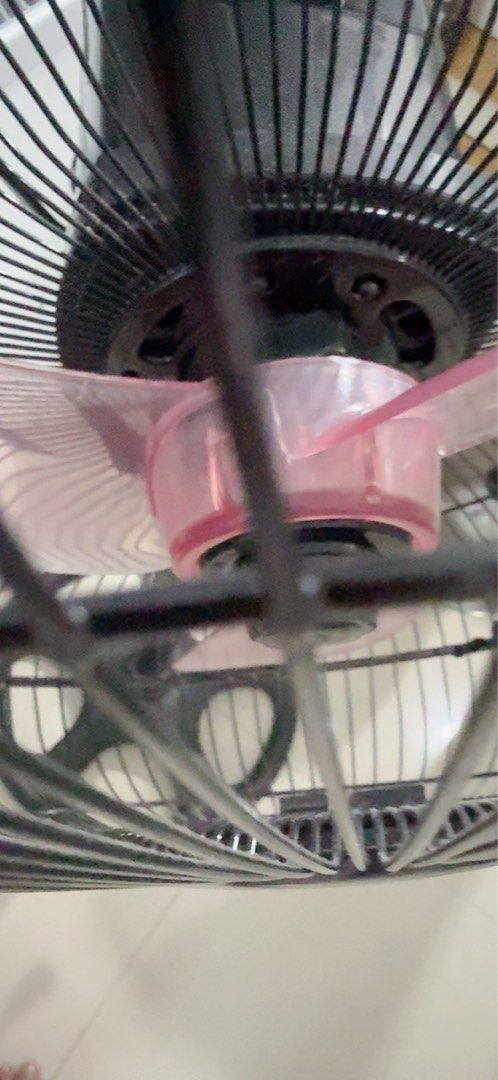 Defective Stand Fan (Category: Other Home Appliances) located in Quezon City. Submitted by stuffamania (Listing ID 1466994703, Image 2). Description: Defective Stand Fan 16 inches palit motor and elisi Rfs: Decluterring.