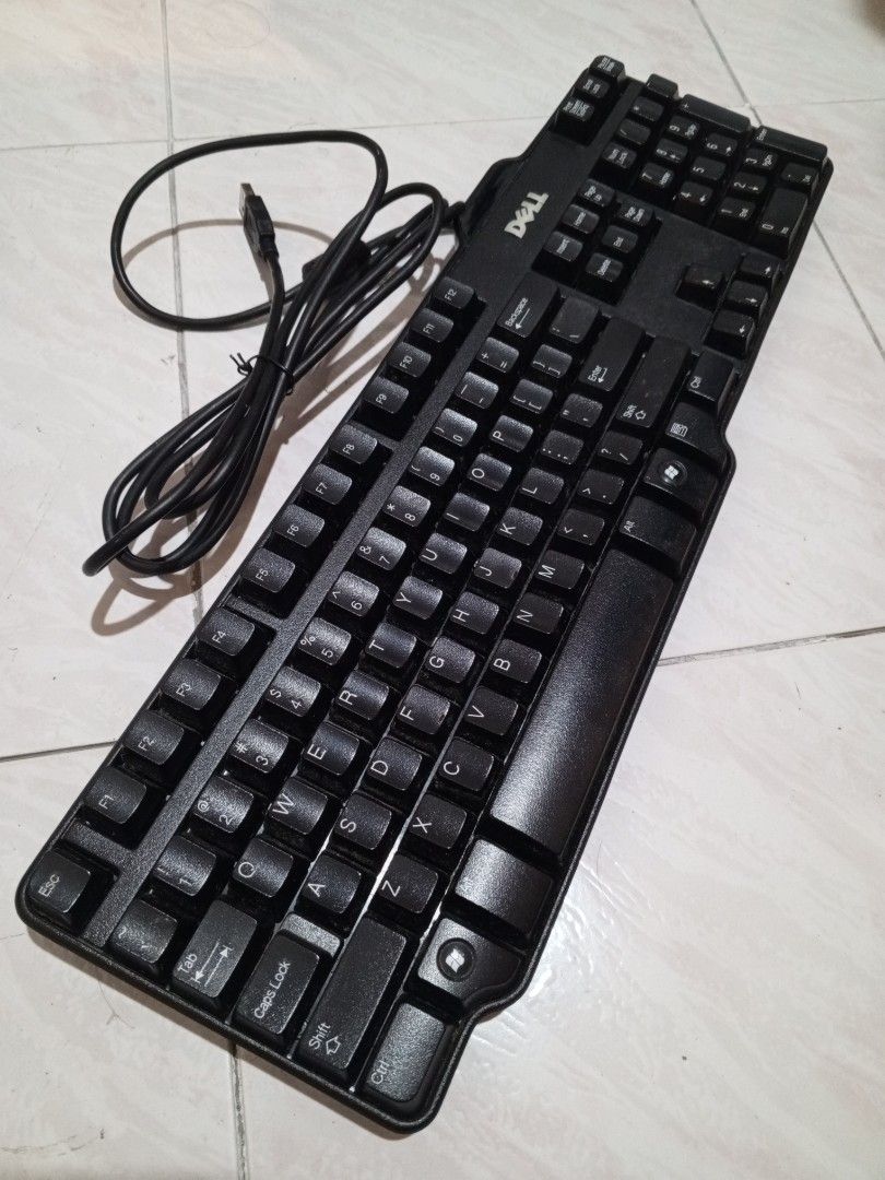 Dell SK-8115 USB Wired Keyboard (Category: Computer Keyboard) located in Muntinlupa City. Submitted by chelsea1221 (Listing ID 1467106724, Image 1). Description: Dell keyboard model SK-8115 (used) Fully functional Rfs: decluttering Location: Muntinlupa 📌*To those interested, I'm free to chat/transact only in the mornings. Thank you..