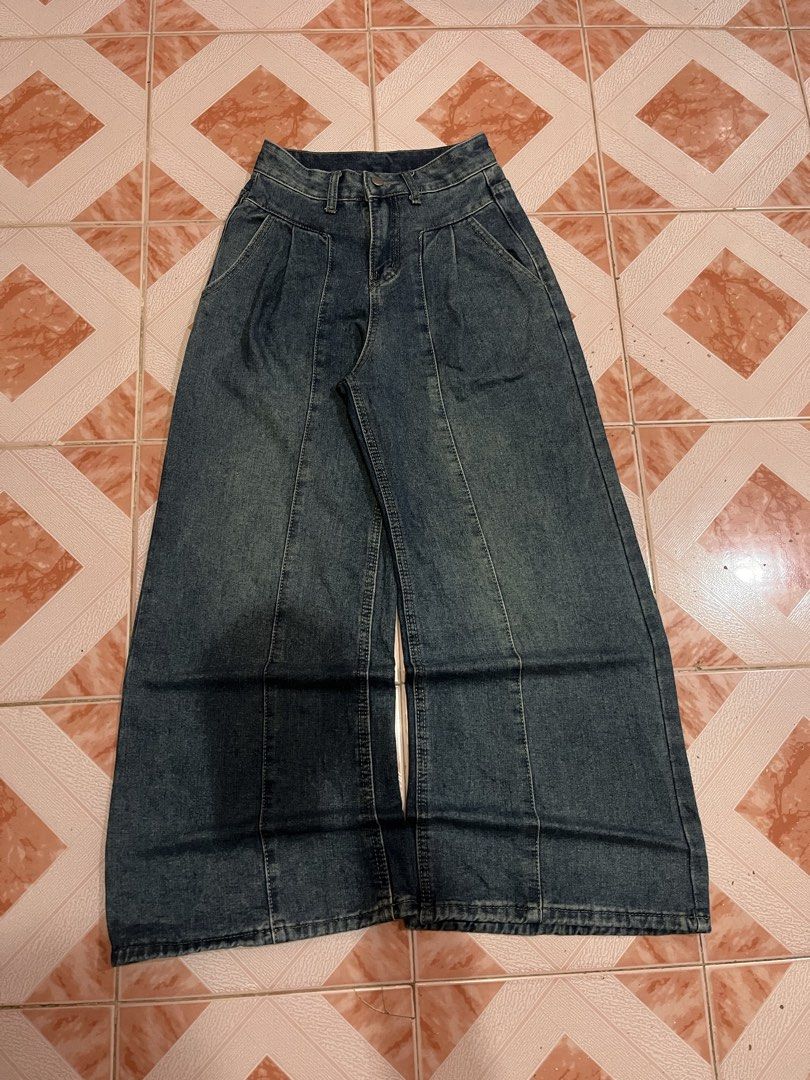 DENIM BAGGY PANTS (Category: Jeans) located in Pasig City. Submitted by calmfish-776876 (Listing ID 1466996028, Image 1). Description: DENIM BAGGY PANTS Dimes: Length 40 Thigh 12.5 Leg opening 12 Hard Denim Negotiable Don’t miss out DM📥 .