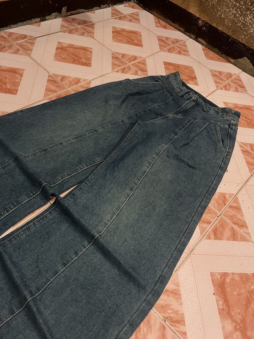 DENIM BAGGY PANTS (Category: Jeans) located in Pasig City. Submitted by calmfish-776876 (Listing ID 1466996028, Image 3). Description: DENIM BAGGY PANTS Dimes: Length 40 Thigh 12.5 Leg opening 12 Hard Denim Negotiable Don’t miss out DM📥 .