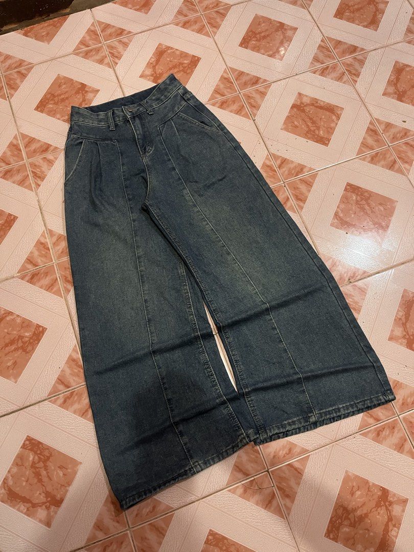 DENIM BAGGY PANTS (Category: Jeans) located in Pasig City. Submitted by calmfish-776876 (Listing ID 1466996028, Image 2). Description: DENIM BAGGY PANTS Dimes: Length 40 Thigh 12.5 Leg opening 12 Hard Denim Negotiable Don’t miss out DM📥 .