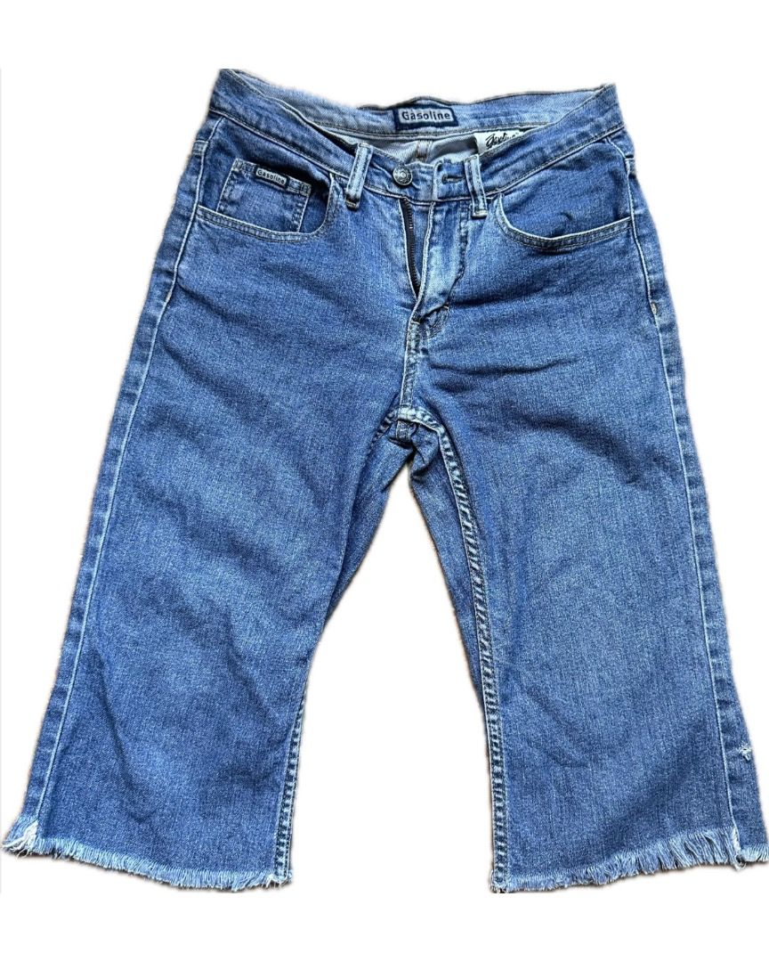 Denim Capri Pants (Category: Other Bottoms) located in Bacoor. Submitted by pickedbykoko (Listing ID 1467015284, Image 1). Description: Denim Capri Pants Brand: Gasoline Waist: 25 inches Length: 22 inches Condition: Fair Colors may appear slightly different depending on lighting and your screen. 🏷 ₱78.00 Code: K08.
