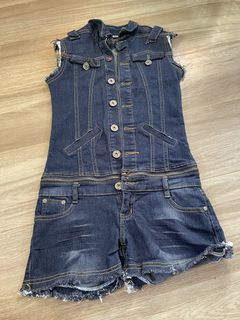 (Category: ) located in . Submitted by pawsome_closet (Listing ID 1467014507, Image 1). Description: .