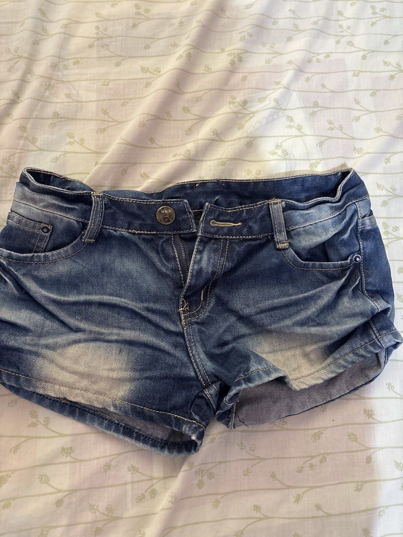 Denim Shorts Bundle of Three Pairs (Category: Shorts) located in Manila. Submitted by luxurenaomi (Listing ID 1467010134, Image 2). Description: - Set of 3 versatile denim shorts - Washes: Dark blue, light wash, and distressed light blue (Taaline Jeans) - Features: Secure zip fly, button closure, and classic pocket layout - Ideal basics for warm weather - Selling as a bundle only.