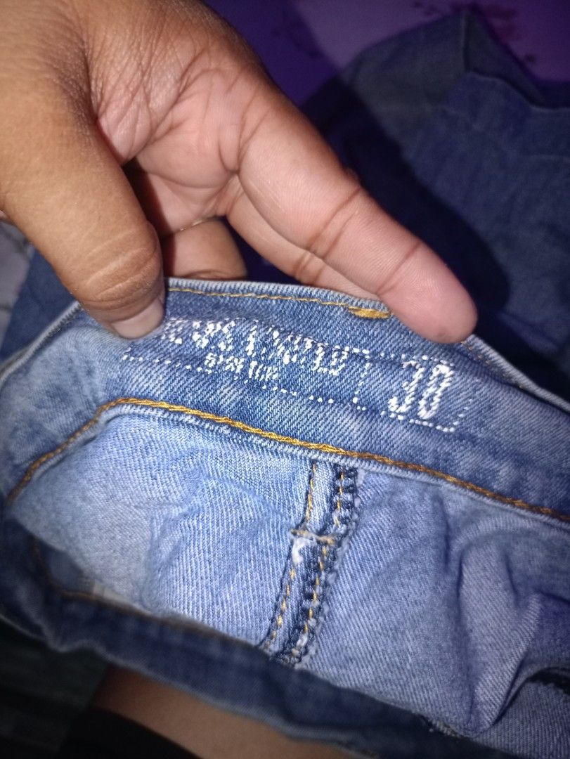 Denim shorts size 38 (Category: Shorts) located in Manila. Submitted by naixhrift (Listing ID 1467127254, Image 3). Description: Jeans Limited Jorts size XL length 24 Waist 38 to 40 600 plus ship jnt courier payment on gcash manila area.