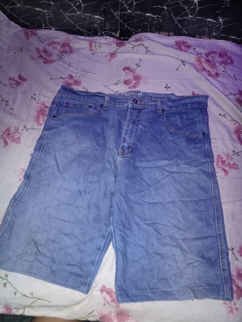 Denim shorts size 38 (Category: Shorts) located in Manila. Submitted by naixhrift (Listing ID 1467127254, Image 1). Description: Jeans Limited Jorts size XL length 24 Waist 38 to 40 600 plus ship jnt courier payment on gcash manila area.