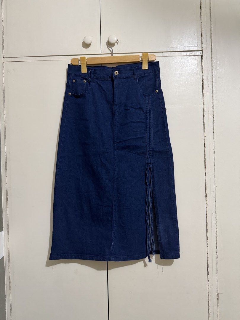 Denim skirt (Category: Skirts) located in Plaridel. Submitted by thriftingmama (Listing ID 1467065420, Image 1). Description: Skirt from Bangkok. Medi-Maxi skirt (32 inches length), free size up to 38 waistline. .