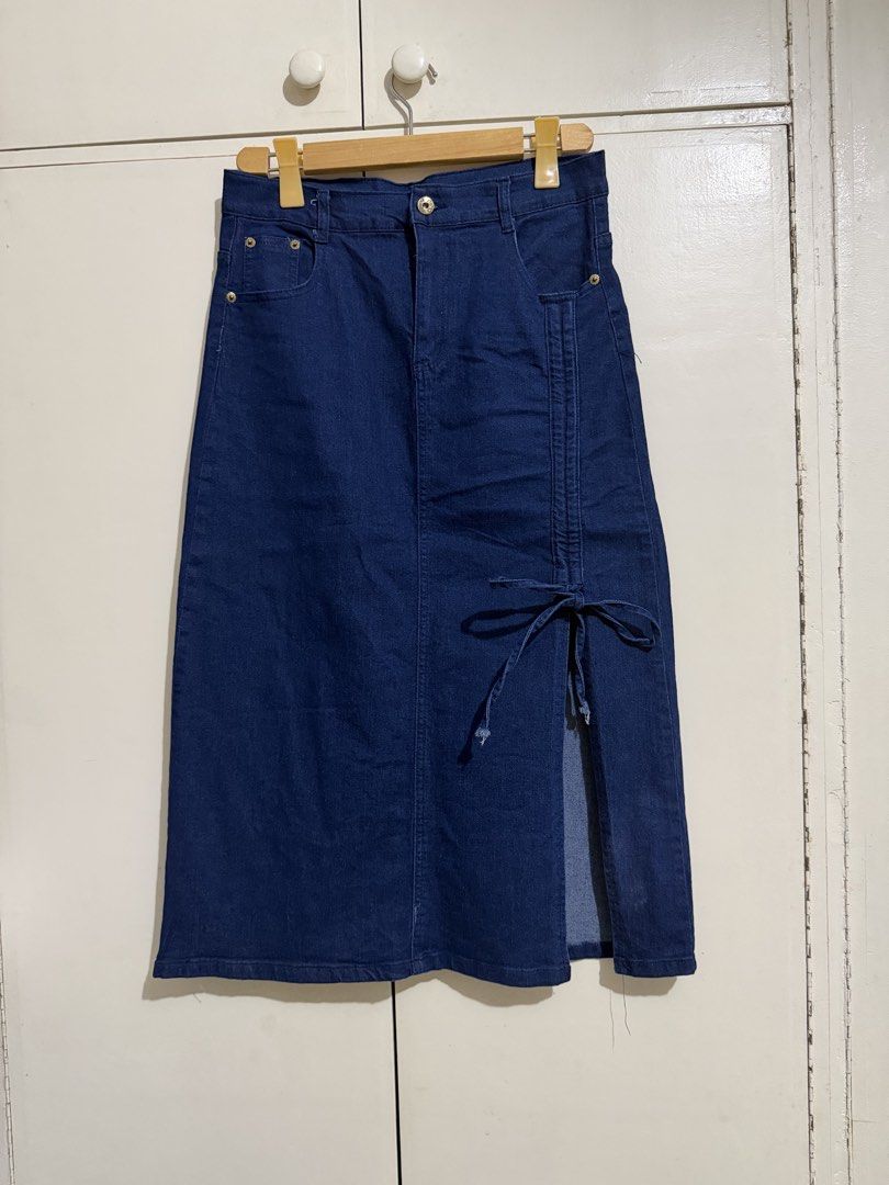 Denim skirt (Category: Skirts) located in Plaridel. Submitted by thriftingmama (Listing ID 1467065420, Image 2). Description: Skirt from Bangkok. Medi-Maxi skirt (32 inches length), free size up to 38 waistline. .