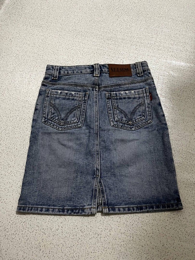Denim Skirt (Category: Skirts) located in Valenzuela. Submitted by csjade (Listing ID 1467134553, Image 2). Description: waist: 26 inches hips: 32 inches length: 18 inches.