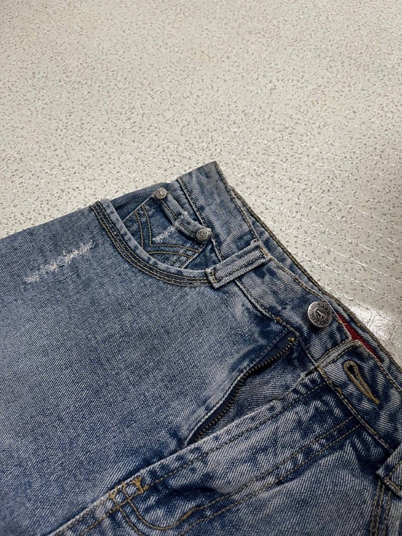 Denim Skirt (Category: Skirts) located in Valenzuela. Submitted by csjade (Listing ID 1467134553, Image 3). Description: waist: 26 inches hips: 32 inches length: 18 inches.