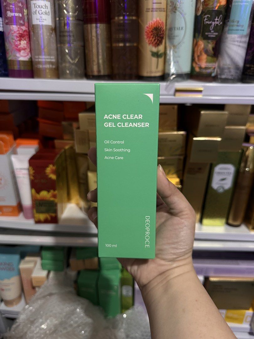 DEOPROCE Acne Clear Gel Cleanser 100ml (Category: Face Care) located in Manila. Submitted by kristine1909 (Listing ID 1467165664, Image 2). Description: Sealed box ORIGINAL EXPIRATION 2029 Benefits: Features a soft, rich gel foam that thoroughly removes impurities while leaving skin hydrated and comfortable without a tight post-cleanse feeling. Formulated at a mildly acidic pH (3.0–5.0) to safeguard the skin barrier during cleansing and support a