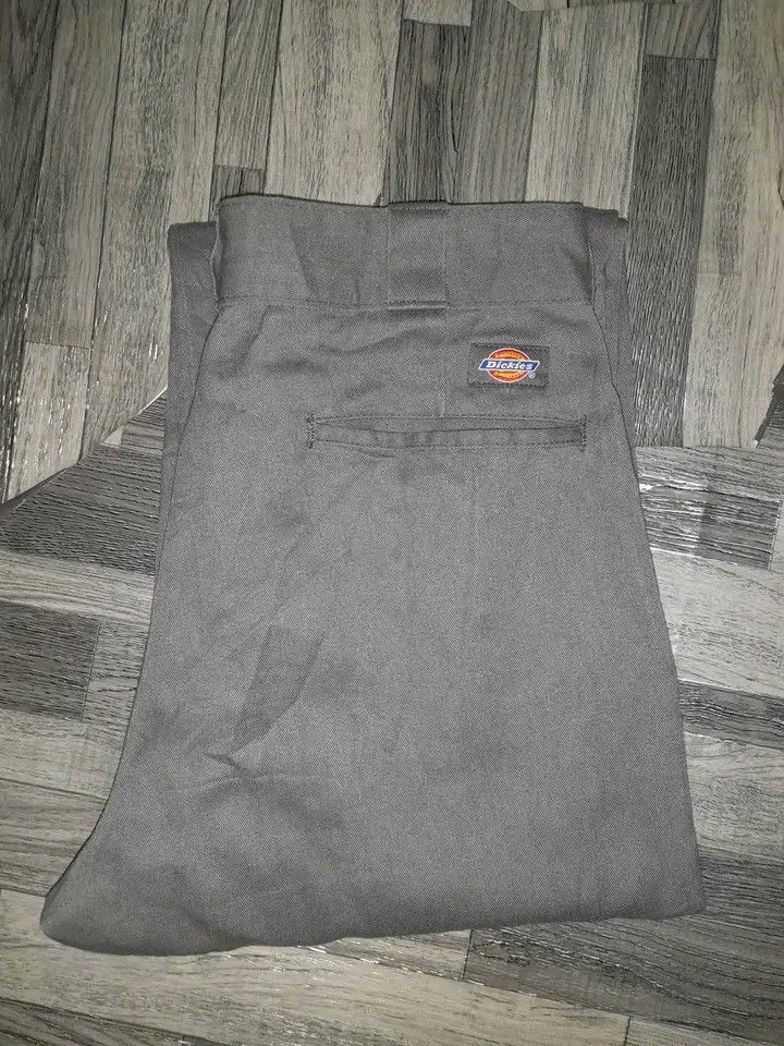 DICKIES 874 MEN'S PANTS (Category: Trousers) located in Mandaue City. Submitted by indayftjesiediva (Listing ID 1466997336, Image 1). Description: DICKIES 874 MEN'S PANTS WAISTLINE 30 LENGHT 41 HEM 9 EXCELLENT CONDITION CUT TAGS MINE 500 + SF ONLY 🔥 DM IF INTERESTED 📩.