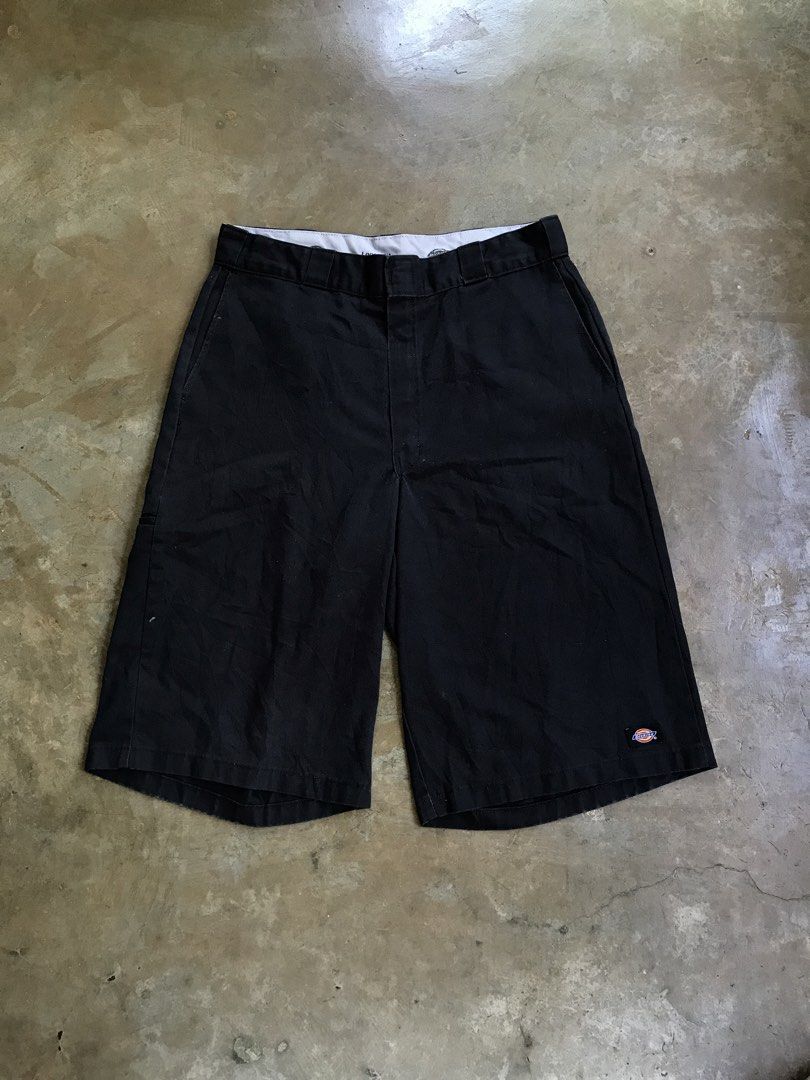 DICKIES DOUBLE PATCH (Category: Shorts) located in Aurora. Submitted by thrillthriftfinds123 (Listing ID 1467077201, Image 2). Description: DICKIES DOUBLE PATCH🔥 SIZE 34 NO ISSUE GOOD CONDITION 9.5 COLOR RATE .