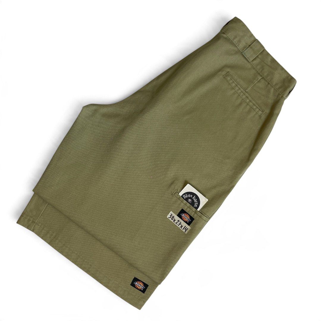 Dickies Loose Fit Double Patch (KHAKI) (Category: Shorts) located in Taguig. Submitted by _blisskarte_ (Listing ID 1467122613, Image 1). Description: Price: ₱1,000 Dickies Loose Fit Double Patch (KHAKI) • width: 38 • length: 27 • leghole: 14 📍Guadalupe Cembo, Taguig 🚚Via J&T / Lalamove / Meet-up.