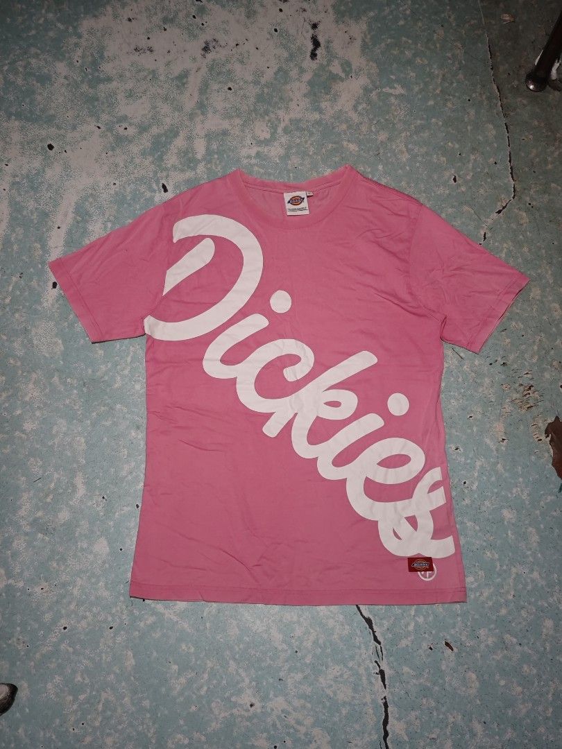 Dickies Pink T-Shirt with Large Script Logo Size L (Category: Tshirts & Polo Shirts ) located in Calauag. Submitted by cou1_h (Listing ID 1467090440, Image 1). Description: No cracks 9/10 color rate Issue nasa photos.