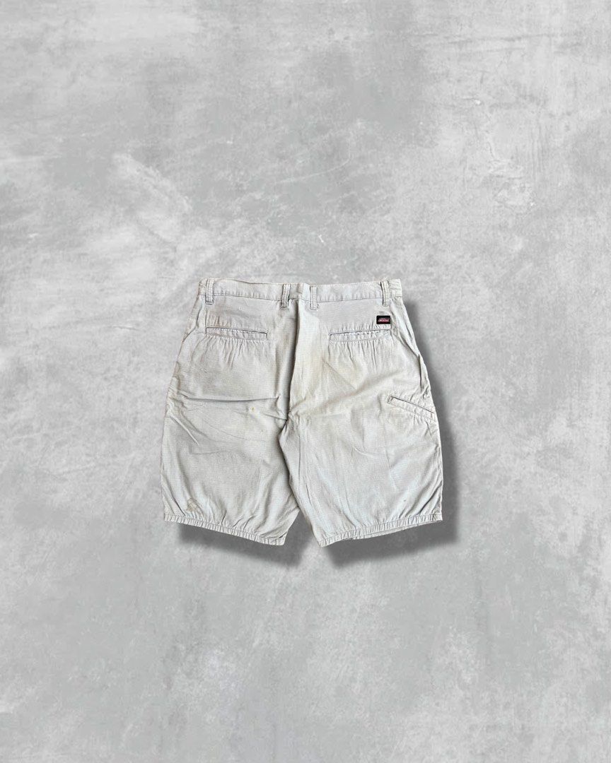DICKIES SINGLE PATCH (Category: Shorts) located in Batangas. Submitted by engr_thrift (Listing ID 1467009606, Image 1). Description: 📌 Dickies single patch 📐Dimensions (inches) Waistline : 34 Length : 22 Leg hole : 11.5 Issue : need wash .