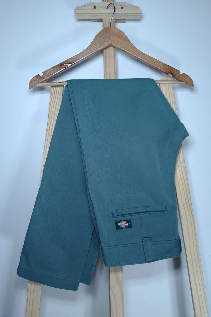 Dickies Teal Chino Pants (Category: Chinos) located in Manila. Submitted by patrickjos06722 (Listing ID 1467145124, Image 1). Description: - Brand: Dickies - Style: Classic workwear chino pants - Color: Teal / Turquoise - Skinny fit - Waist: 32 up - Length: Approx. 40 inches - Details: Crisp pleats, sturdy construction, back welt pockets, and iconic woven logo tag - Condition: Clean fabric, great for everyday casual wear - Shipping via J&T, cost 