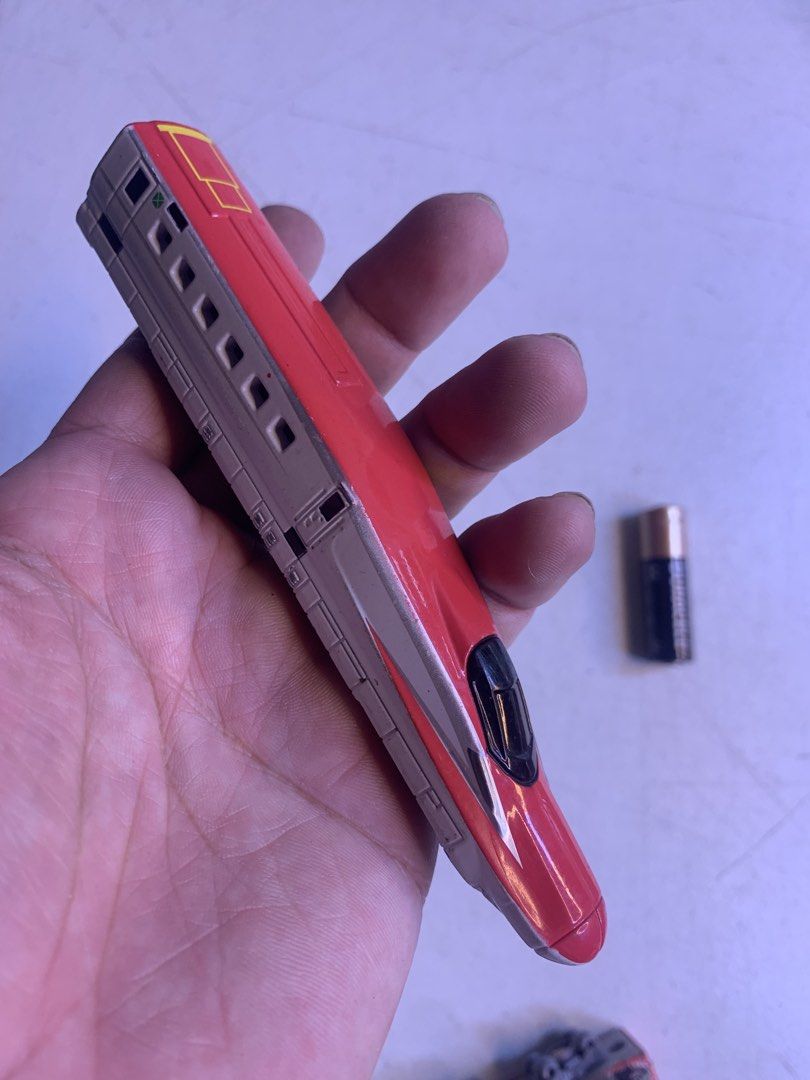 Diecast Metal Trains - Thomas / Shinkansen (Category: Kids Toys) located in Carmona. Submitted by bihira (Listing ID 1467045403, Image 3). Description: Diecast Metal Trains - Thomas / Shinkansen - WYSIWYG - 2pcs - Diecast Metal Body - Plastic Base.