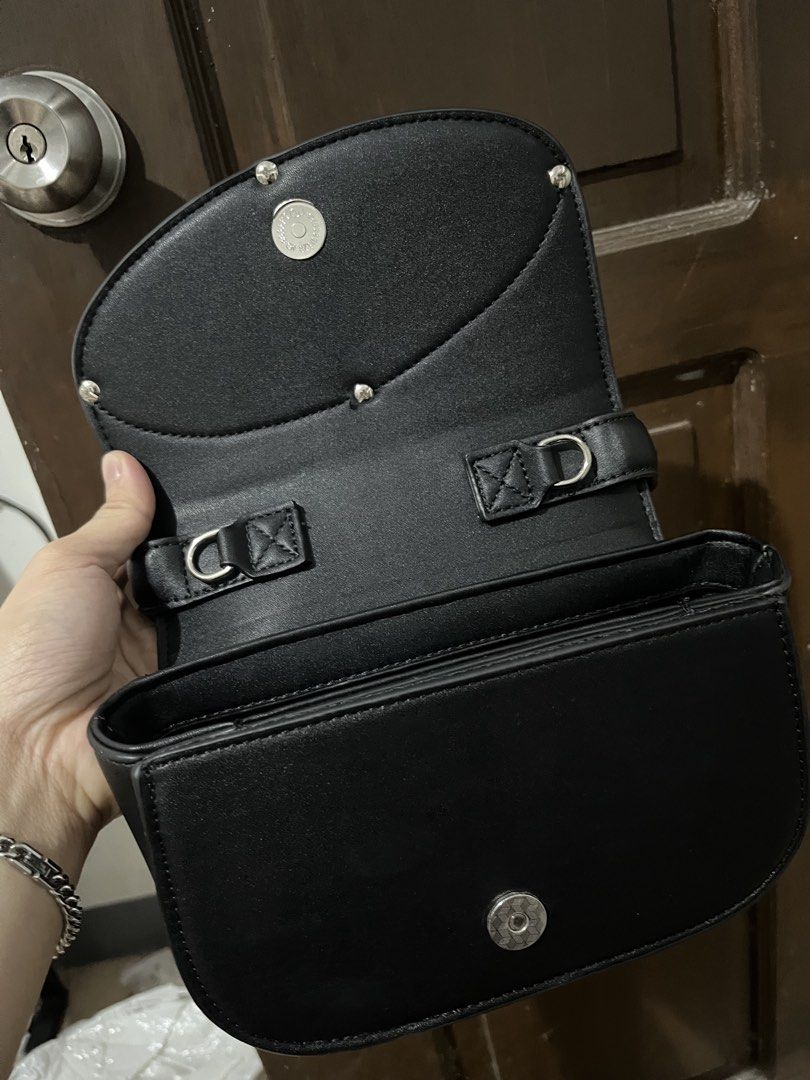 Diesel Black Oval D Logo Shoulder Bag (Category: Shoulder Bags) located in Mabalacat. Submitted by onlygrail.pamp (Listing ID 1467143969, Image 3). Description: Black leather shoulder bag from Diesel. Silver hardware with prominent metal Oval D logo on the front flap. Magnetic snap closure. Interior lined with black fabric and features a leather brand patch plus slip pocket. Clean structure with sturdy strap attached by metal rings..