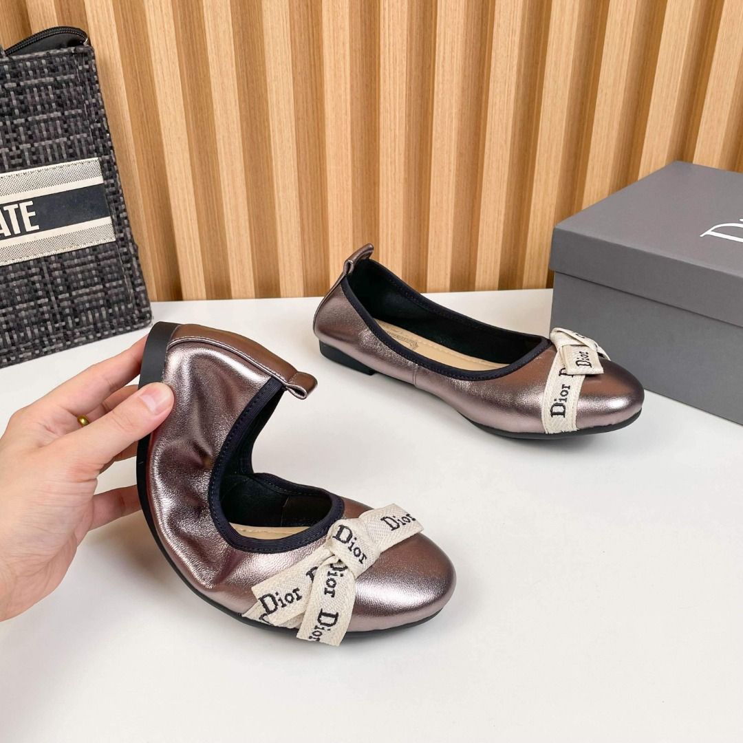 Dior new ballet flats(Custom-made) (Category: Flats & Sandals) located in Malabon City. Submitted by gentletigerde25b3 (Listing ID 1467115327, Image 3). Description: Dior new ballet flats ✨ same style as the stars 🤶 top-layer lambskin, brand-letter bow 🎊 lambskin lining at the toe 🎈 non-slip rubber sole, soft and comfortable. 🎁 Leg-enhancing must-have ⛄ top-quality hit, official website style 🛶 boarding shoes, dance shoes, driving shoes, cas