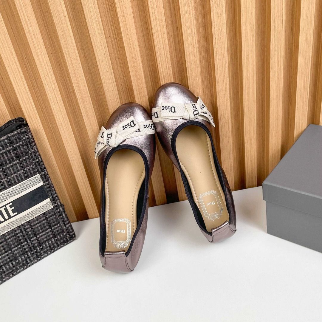 Dior new ballet flats(Custom-made) (Category: Flats & Sandals) located in Malabon City. Submitted by gentletigerde25b3 (Listing ID 1467115327, Image 2). Description: Dior new ballet flats ✨ same style as the stars 🤶 top-layer lambskin, brand-letter bow 🎊 lambskin lining at the toe 🎈 non-slip rubber sole, soft and comfortable. 🎁 Leg-enhancing must-have ⛄ top-quality hit, official website style 🛶 boarding shoes, dance shoes, driving shoes, cas