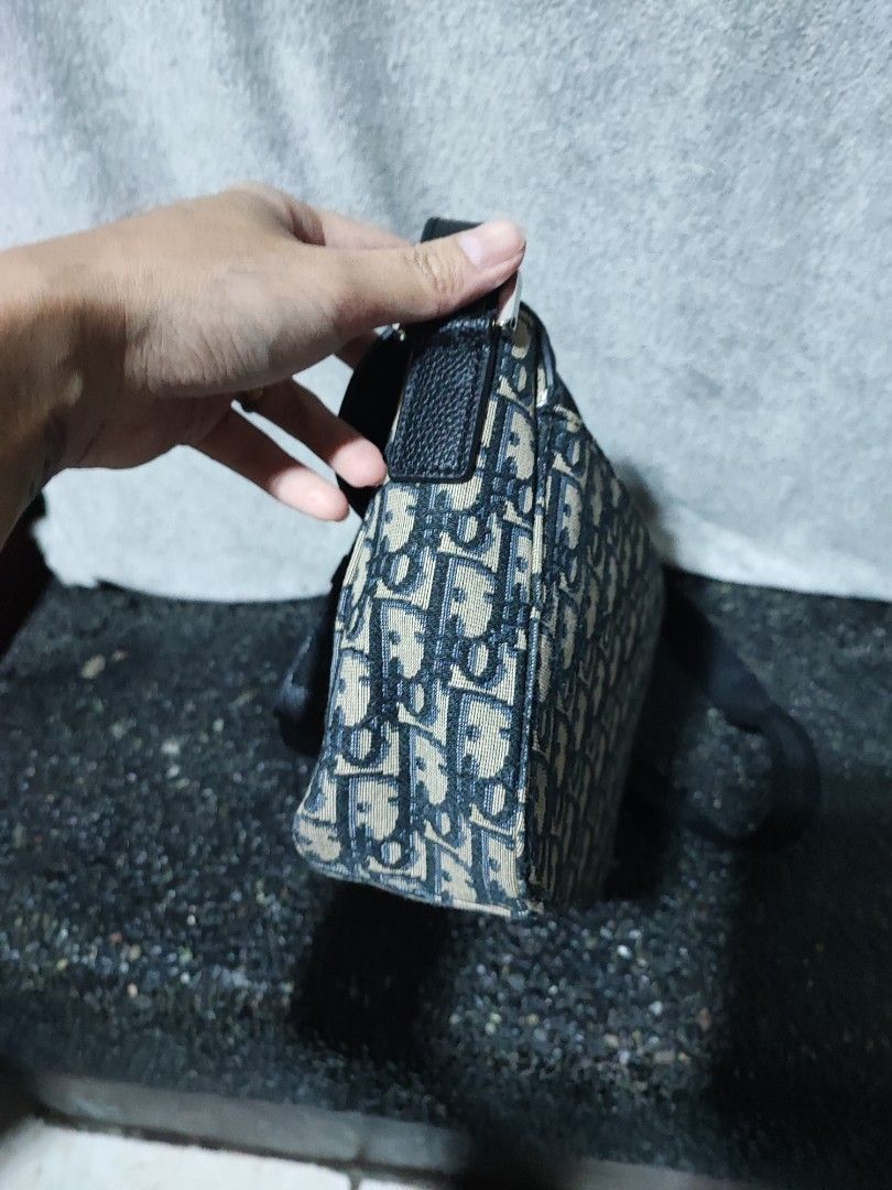 Dior Oblique Saddle Messenger Bag (Category: Luxury Bags & Wallets) located in Baguio. Submitted by jayrgijc52758 (Listing ID 1466980502, Image 3). Description: Dior saddle bag Small size In very good condition 800.