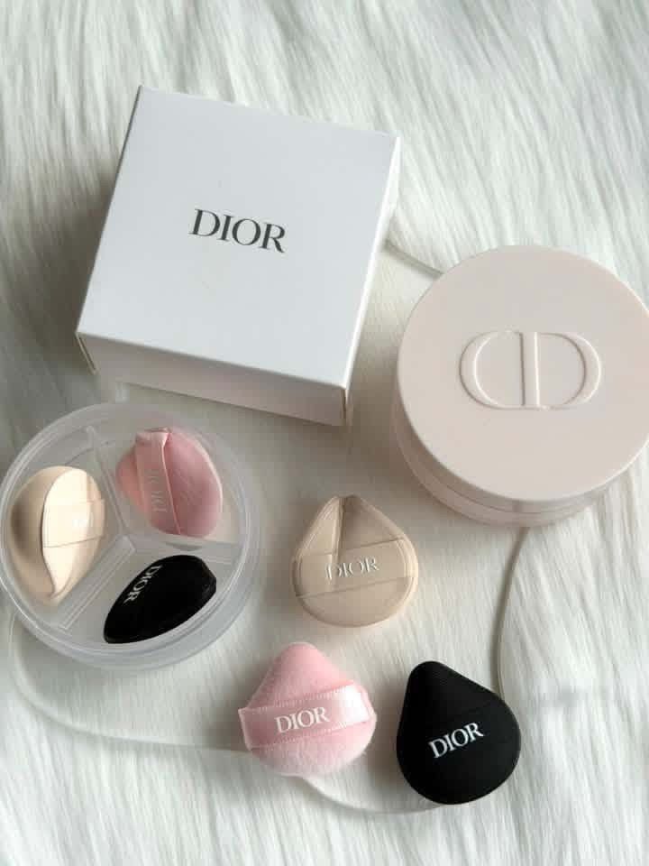 Dior Puff Set (Category: Makeup) located in Pasay City. Submitted by fortellebeauty.mnl (Listing ID 1466970984, Image 1). Description: Dior Puff Set SUPER CUTE!!! 🩷.