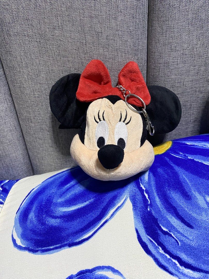 Disney Minnie Coin Purse (Category: Purses & Pouches) located in Los Banos. Submitted by chus.things (Listing ID 1467157706, Image 2). Description: Welcome to Chus Things! Help me declutter by buying my some of my collections/stuffs. Tyia! Selling Disney Minnie Coin Purse with plush tag; no paper tag Rfs: Decluttering since maglilipat na po kami ng house (bought this po sa mga seller sa black app and blue app) Mode of Payment: Gcash, Maya, BDO As