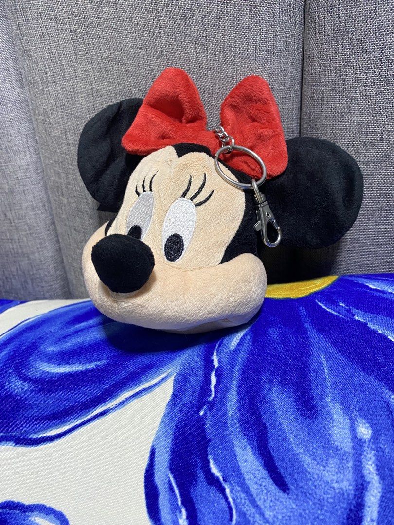 Disney Minnie Coin Purse (Category: Purses & Pouches) located in Los Banos. Submitted by chus.things (Listing ID 1467157706, Image 1). Description: Welcome to Chus Things! Help me declutter by buying my some of my collections/stuffs. Tyia! Selling Disney Minnie Coin Purse with plush tag; no paper tag Rfs: Decluttering since maglilipat na po kami ng house (bought this po sa mga seller sa black app and blue app) Mode of Payment: Gcash, Maya, BDO As
