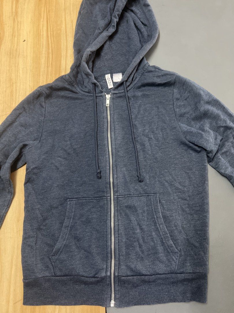 Divided H&M Basic Dark Blue Zip-up Hoodie Size S (Category: Coats, Jackets and Outerwear) located in Bulacan. Submitted by Domozz (Listing ID 1467030566, Image 3). Description: .
