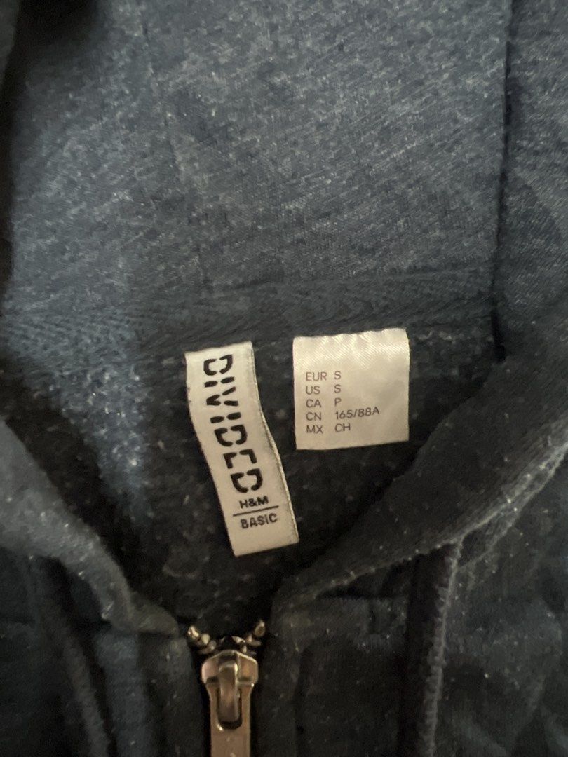 Divided H&M Basic Dark Blue Zip-up Hoodie Size S (Category: Coats, Jackets and Outerwear) located in Bulacan. Submitted by Domozz (Listing ID 1467030566, Image 2). Description: .