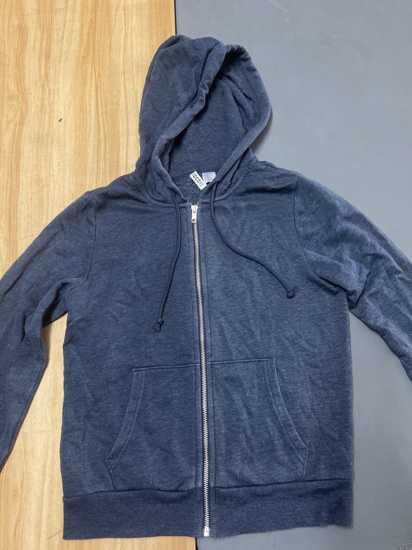 Divided H&M Basic Dark Blue Zip-up Hoodie Size S (Category: Coats, Jackets and Outerwear) located in Bulacan. Submitted by Domozz (Listing ID 1467030566, Image 1). Description: .